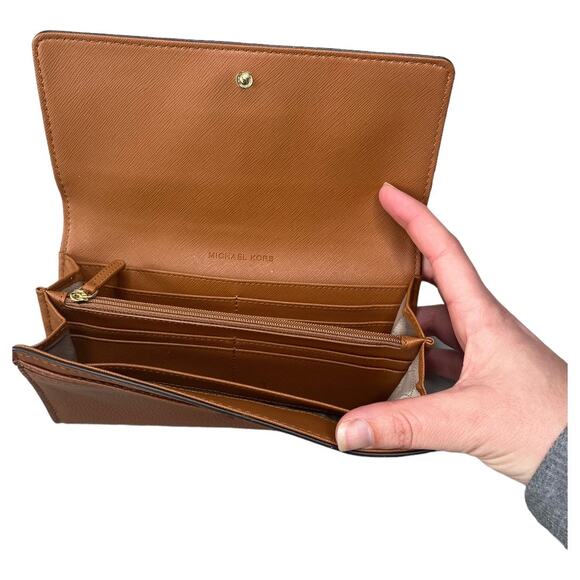 Michael Kors Fulton Carryall brown pebble leather flap snap closure wallet - Picture 3 of 10